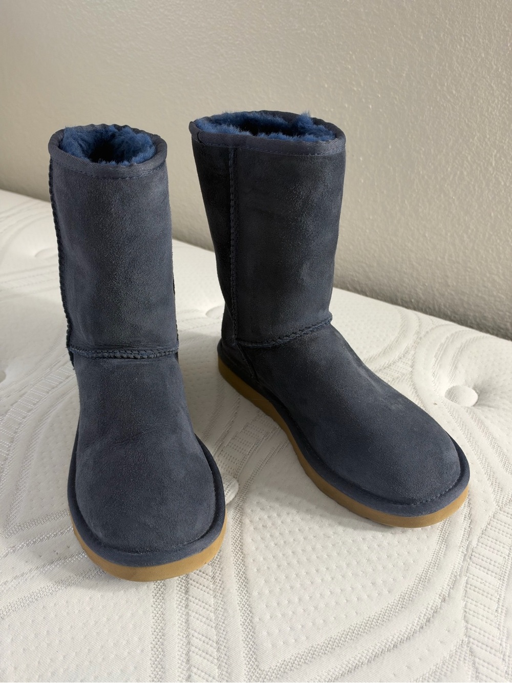 UGG Australia Classic Short 5825 Navy Blue Suede Boots Women’s Size 7